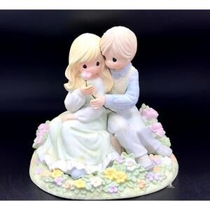 Precious Moments Romantic Couple Large Figurine • Sweet Love Scene • Lovely